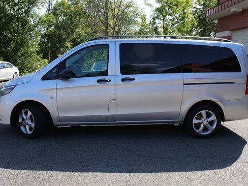 Used 2016 Mercedes-Benz Metris Passenger image 2