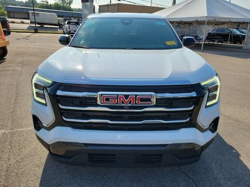 Used 2025 GMC Terrain Elevation AWD/4WD image 2