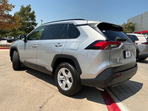 Used 2019 Toyota RAV4 XLE FWD image 8