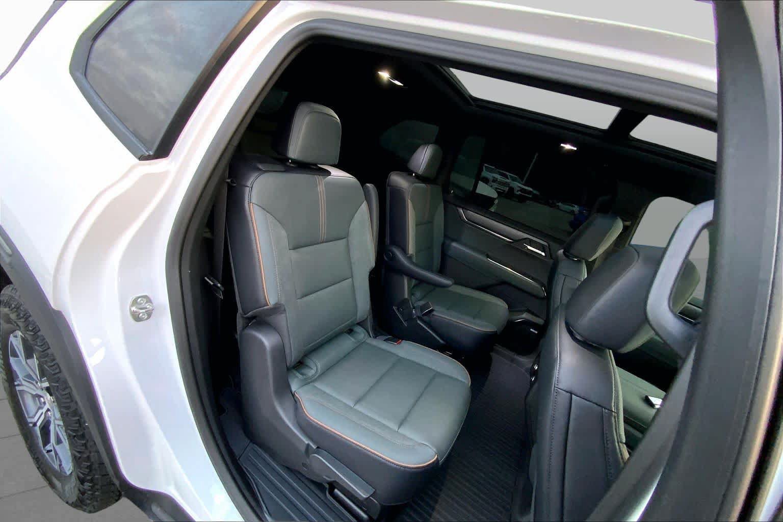 Used 2026 GMC Acadia AT4 w/ Super Cruise Package AWD/4WD image 17