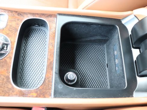 Used 2017 Bentley Bentayga image 53