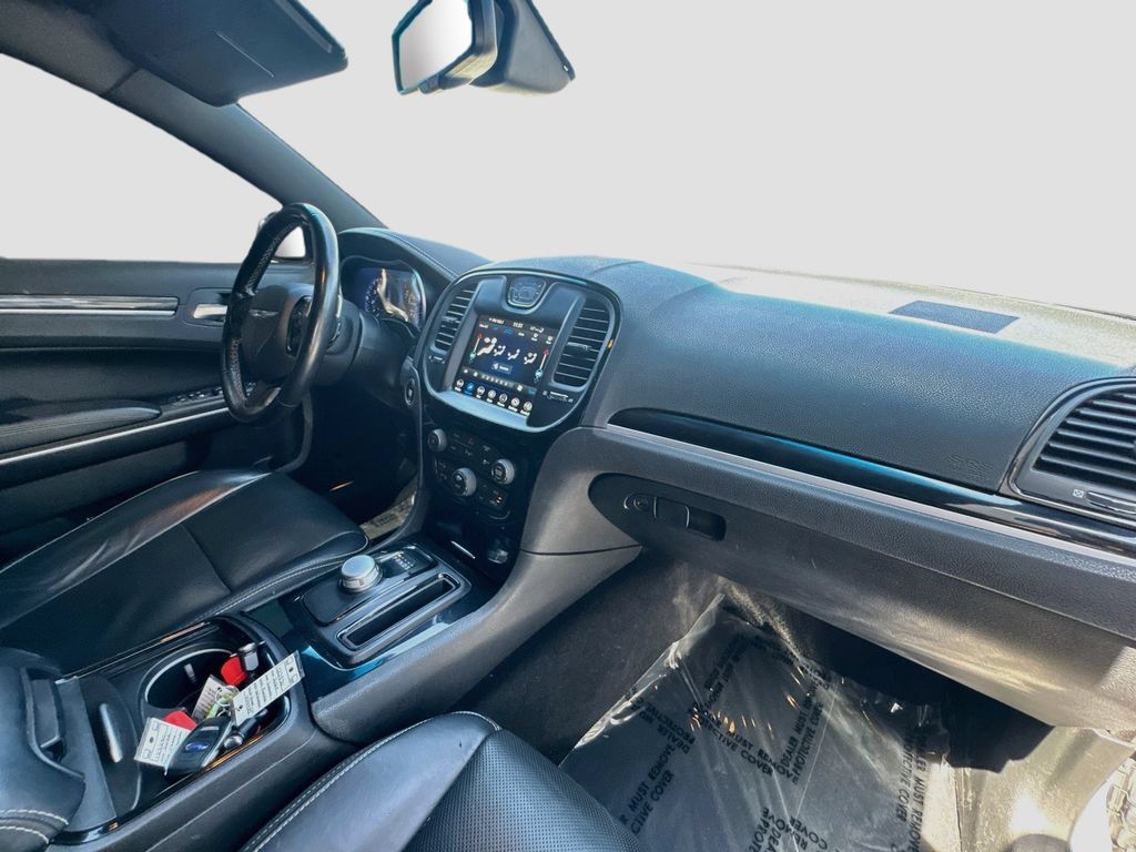 Used 2022 Chrysler 300 S w/ Comfort Group RWD image 31