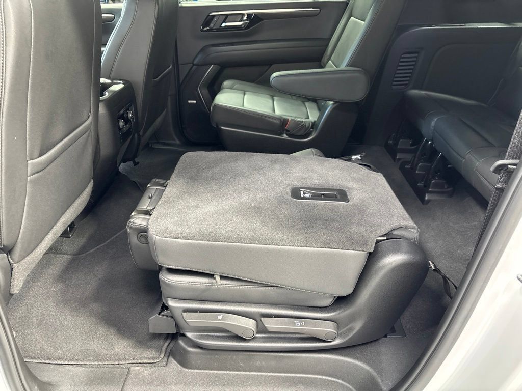Used 2026 Chevrolet Suburban LT w/ Comfort Package AWD/4WD image 53