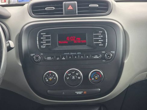 Used 2015 Kia Soul FWD image 12