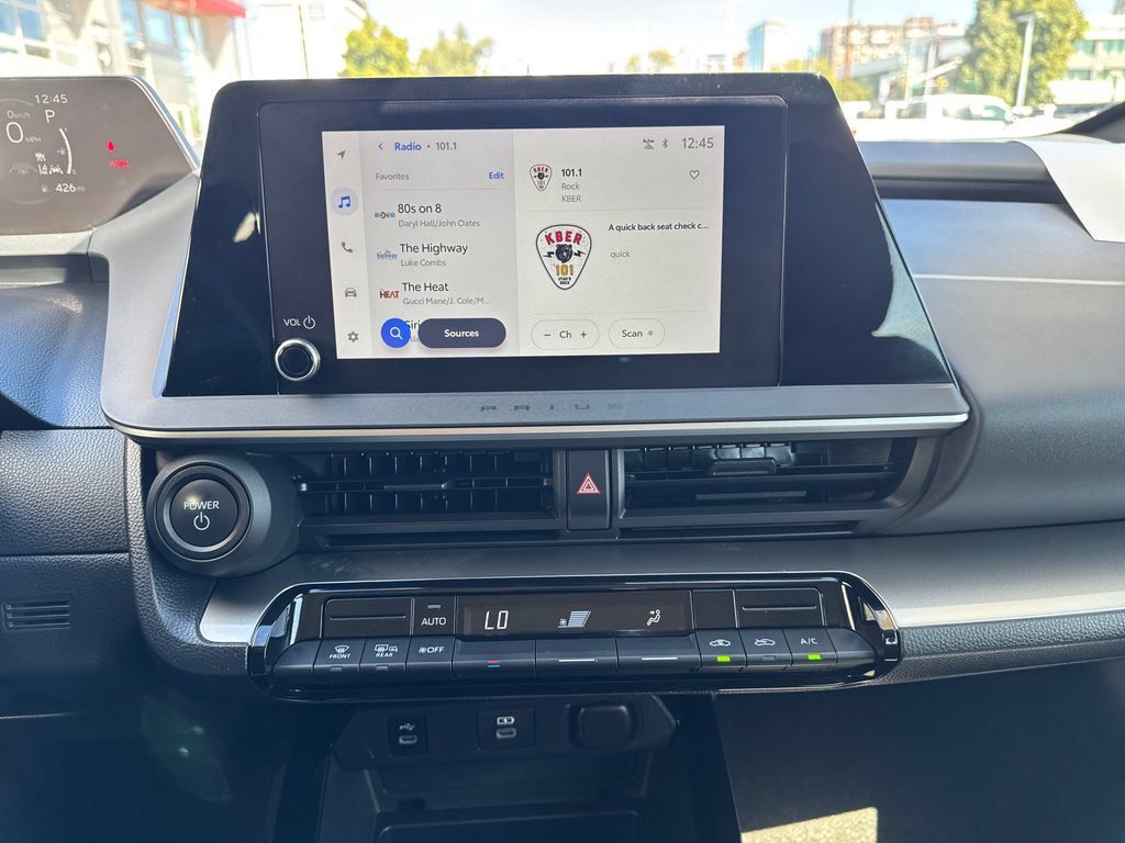 Certified 2025 Toyota Prius LE FWD image 18