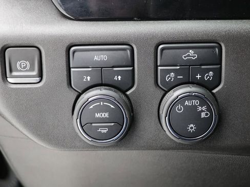 Used 2024 Chevrolet Silverado 1500 LT image 29