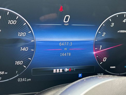 Used 2024 Mercedes-Benz GLC 300 4MATIC image 25