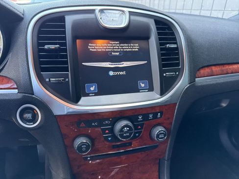 Used 2014 Chrysler 300 RWD image 13
