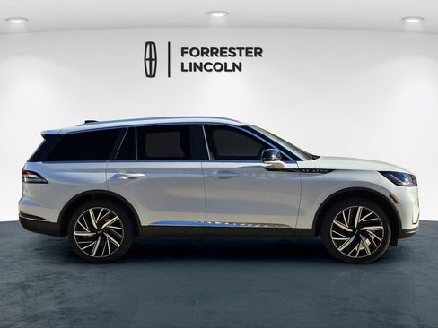 New 2026 Lincoln Aviator Reserve image 2