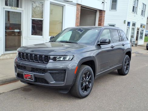 New 2026 Jeep Grand Cherokee Altitude AWD/4WD image 2