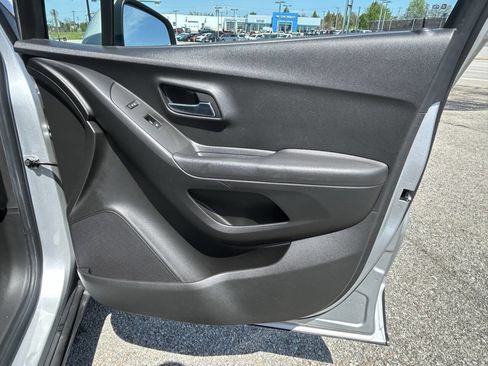 Used 2017 Chevrolet Trax LS FWD image 13
