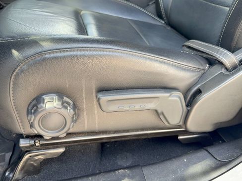 Used 2019 Jeep Wrangler Unlimited Sahara AWD/4WD image 15