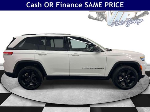 Used 2022 Jeep Grand Cherokee Altitude AWD/4WD image 7