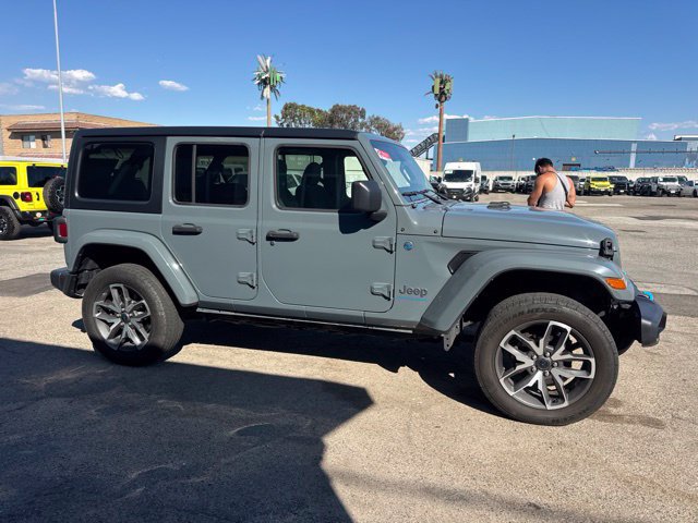 Used 2024 Jeep Wrangler Unlimited w/ Convenience Group AWD/4WD image 4