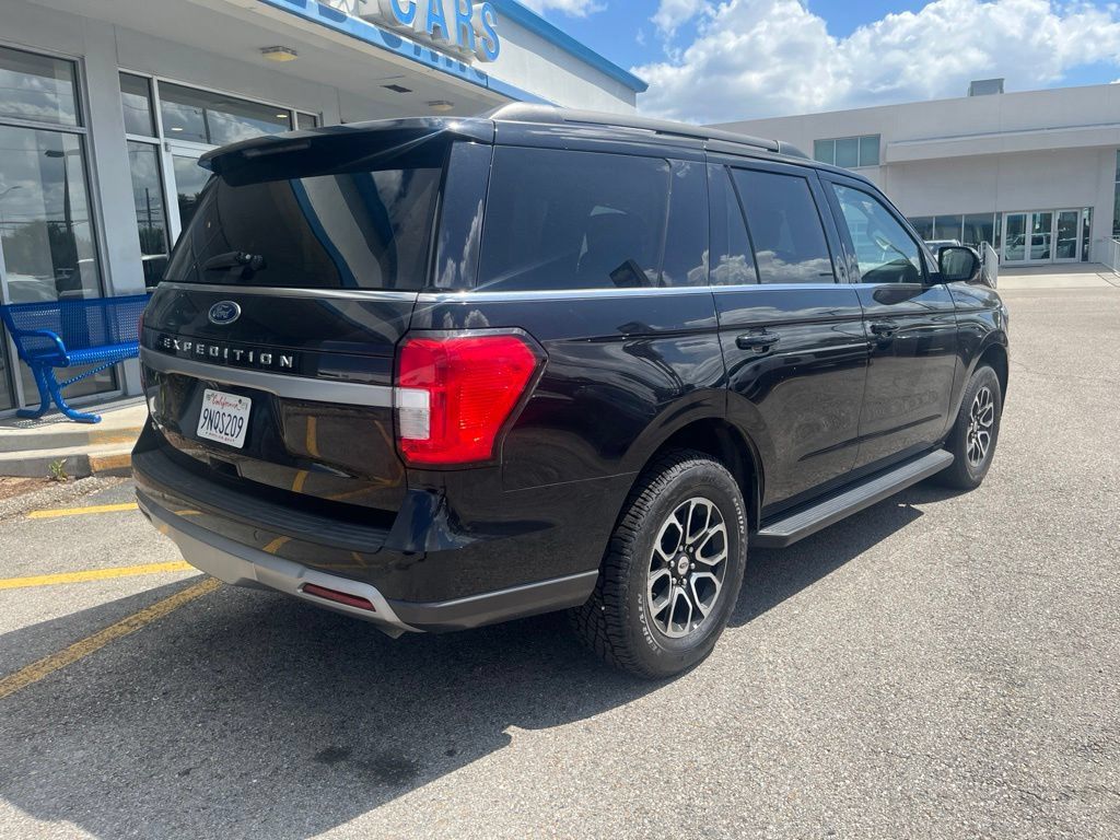Used 2024 Ford Expedition XLT RWD image 5