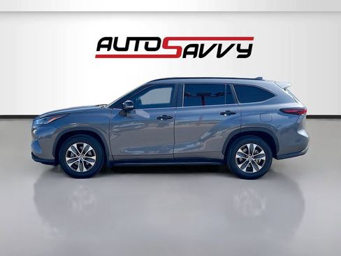 Used 2024 Toyota Highlander XLE FWD image 4