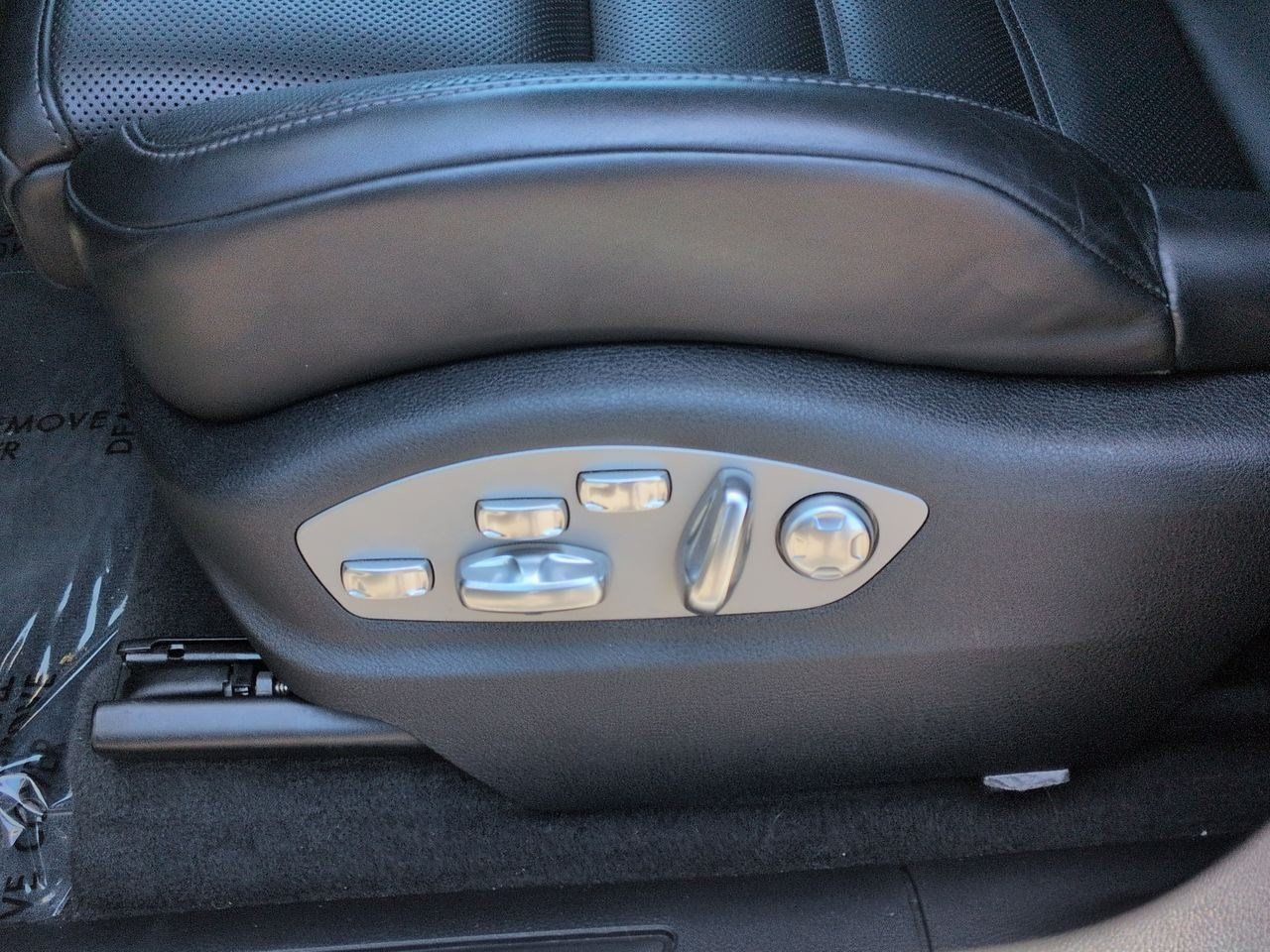 Used 2024 Porsche Macan Turbo AWD/4WD image 21
