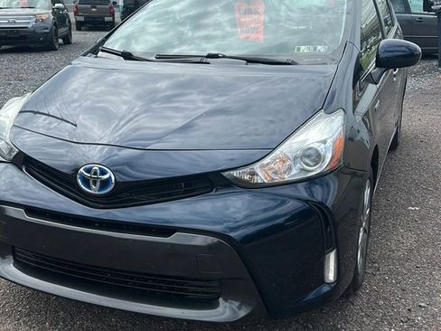 Used 2017 Toyota Prius V Four FWD image 7