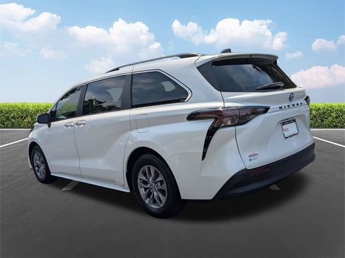 Used 2025 Toyota Sienna XLE w/ XLE Plus Package FWD image 7