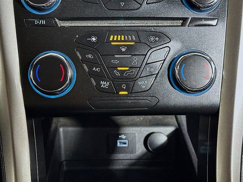 Used 2017 Ford Fusion SE w/ Equipment Group 601A image 18