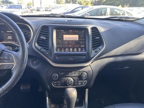 Used 2014 Jeep Cherokee Limited image 10