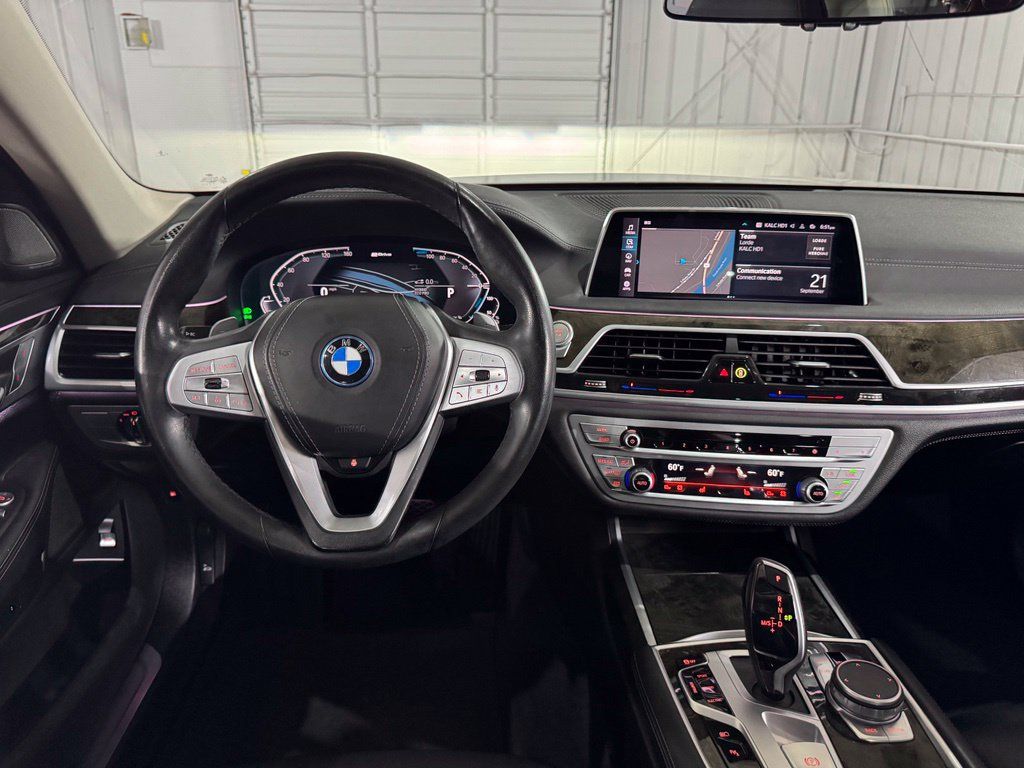 Used 2022 BMW 745e xDrive AWD/4WD image 28