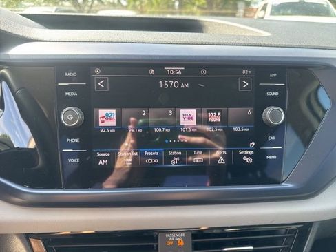 Used 2023 Volkswagen Taos SE image 21