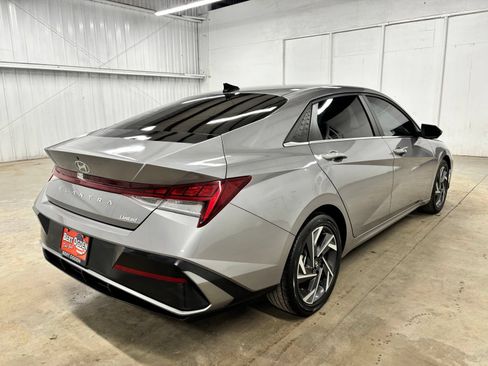 Certified 2025 Hyundai Elantra Limited FWD image 7