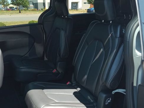 Used 2026 Chrysler Pacifica Select w/ S Appearance Package AWD/4WD image 18
