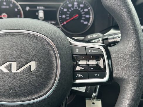 Used 2023 Kia Sorento LX image 13