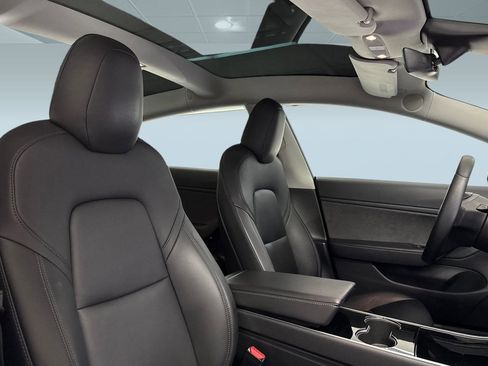 Used 2018 Tesla Model 3 Performance image 29