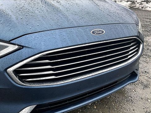 Used 2019 Ford Fusion SEL image 25
