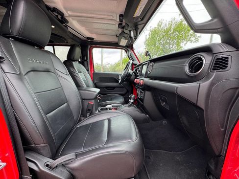 Used 2020 Jeep Wrangler Unlimited Sahara w/ Uconnect 4C Nav & Sound Group AWD/4WD image 16