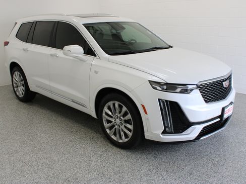 Used 2023 Cadillac XT6 Premium Luxury w/ Technology Package FWD image 4