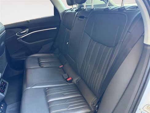 Used 2019 Audi e-tron Prestige w/ Prestige Package AWD/4WD image 15