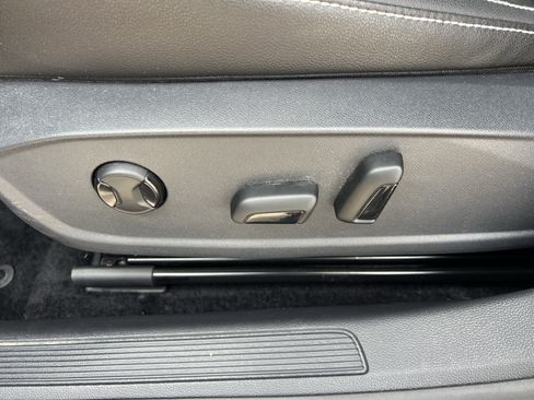 Used 2022 Volkswagen Jetta SE image 32