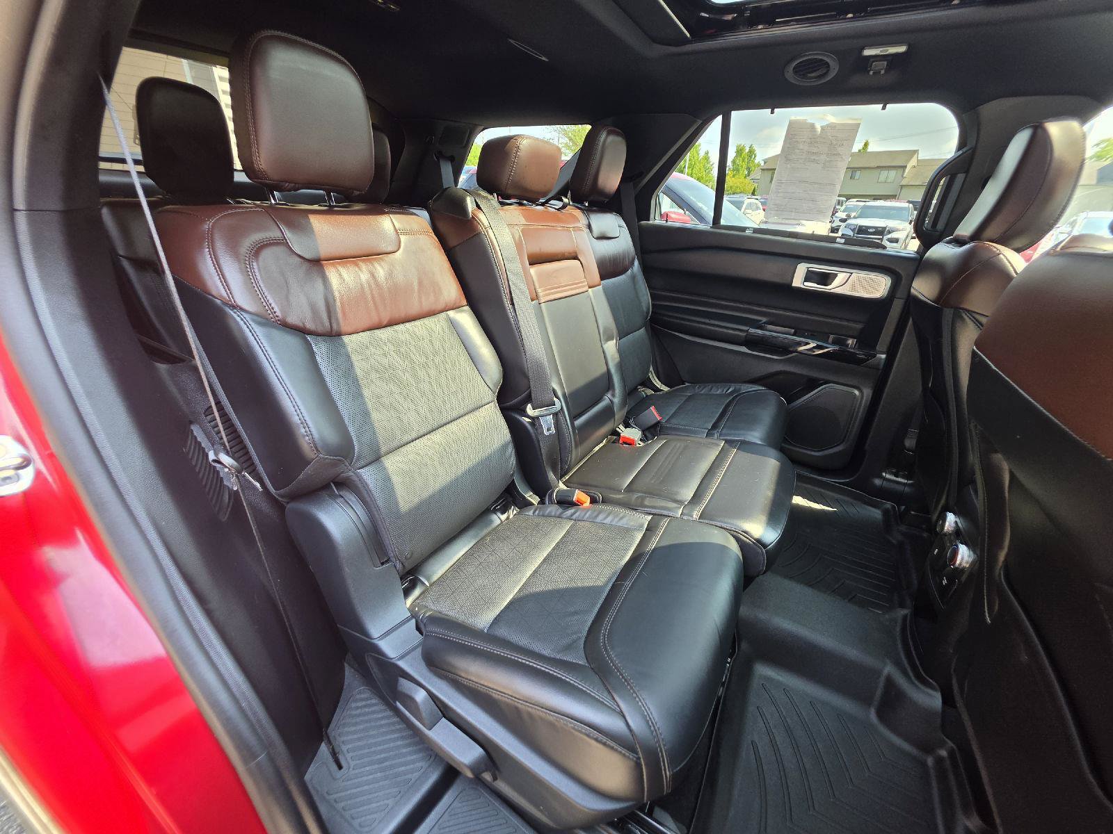 Used 2021 Ford Explorer Platinum w/ Equipment Group 601A AWD/4WD image 21