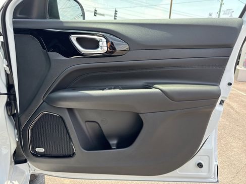 New 2025 Jeep Compass Limited w/ High Altitude Package image 23