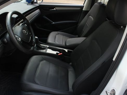 Used 2022 Volkswagen Passat 2.0T SE FWD image 14