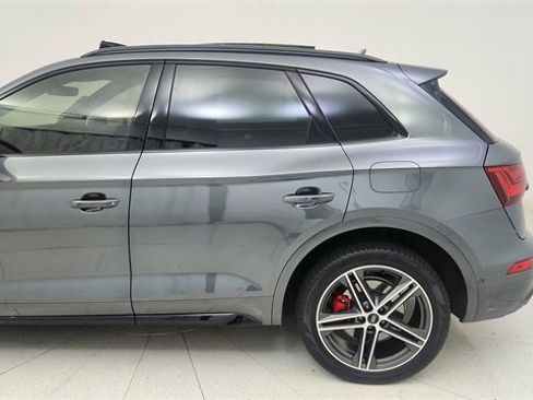 Used 2024 Audi Q5 e Prestige w/ Prestige Package image 11