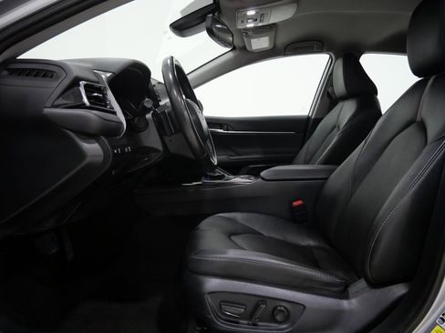 Used 2024 Toyota Camry XSE image 11