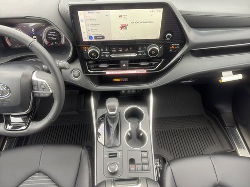 New 2026 Toyota Highlander XSE image 12