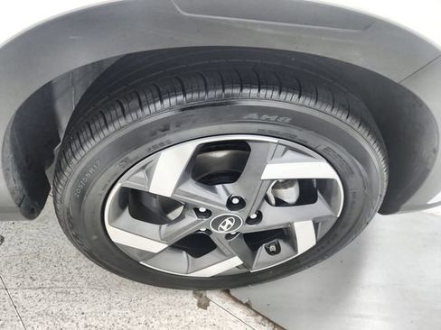 Used 2025 Hyundai Venue SEL FWD image 36