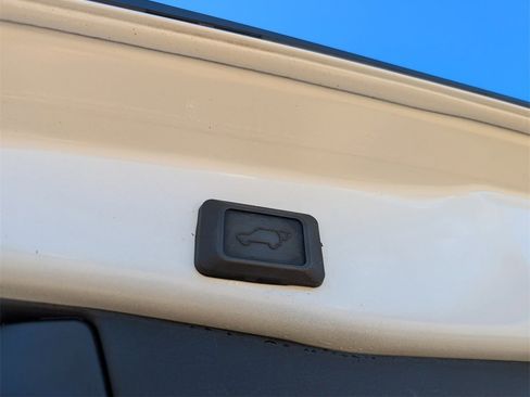 Used 2021 Toyota RAV4 XLE image 33