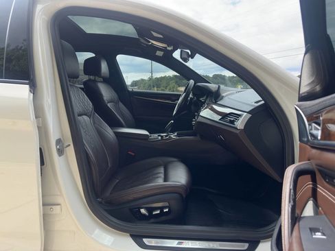 Used 2018 BMW M550i xDrive M550i xDrive AWD 4dr Sedan image 11