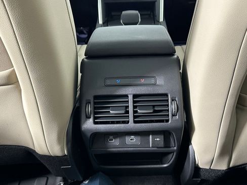 Used 2025 Land Rover Discovery Sport S image 28