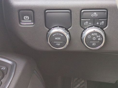 Used 2024 GMC Sierra 1500 Elevation image 18