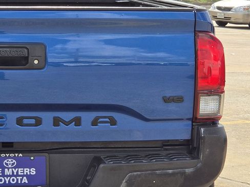 Used 2018 Toyota Tacoma TRD Off-Road AWD/4WD image 9