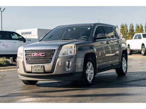Used 2011 GMC Terrain SLE image 2