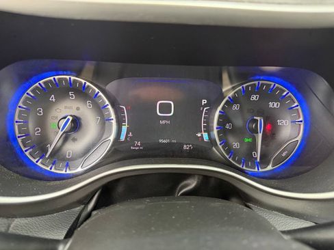 Used 2022 Chrysler Pacifica Touring-L FWD image 24